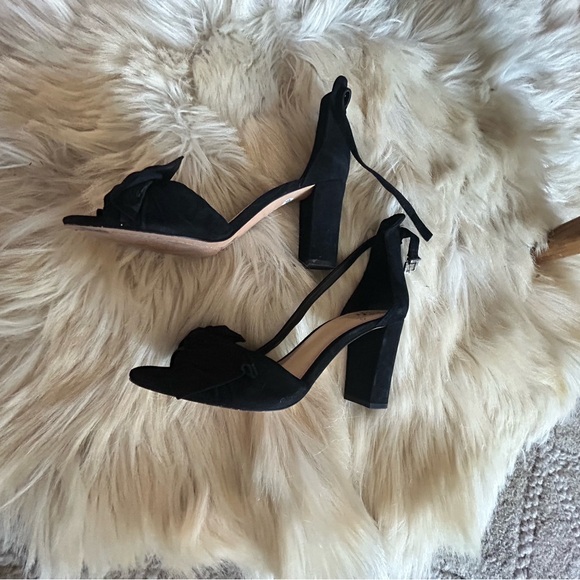 Vince Camuto 3” Bow Block Heel Sandal - Picture 2 of 5